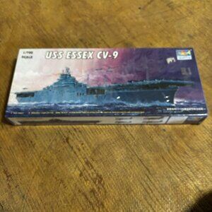 Trumpeter Model Kit USS Essex CV-9 Military Aircraft Carrier Ship 1/700 Sealed B